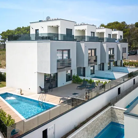 Villa 360 *